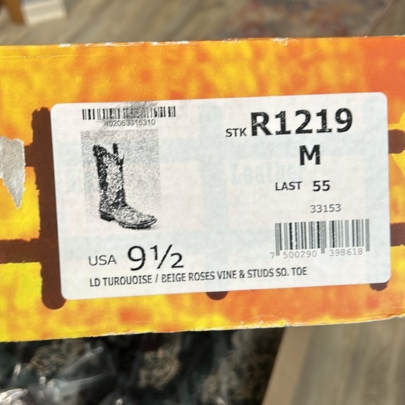 CORRAL Dark Green square toe boots with lace and studs.Size 9.5 - Picture 3 of 7